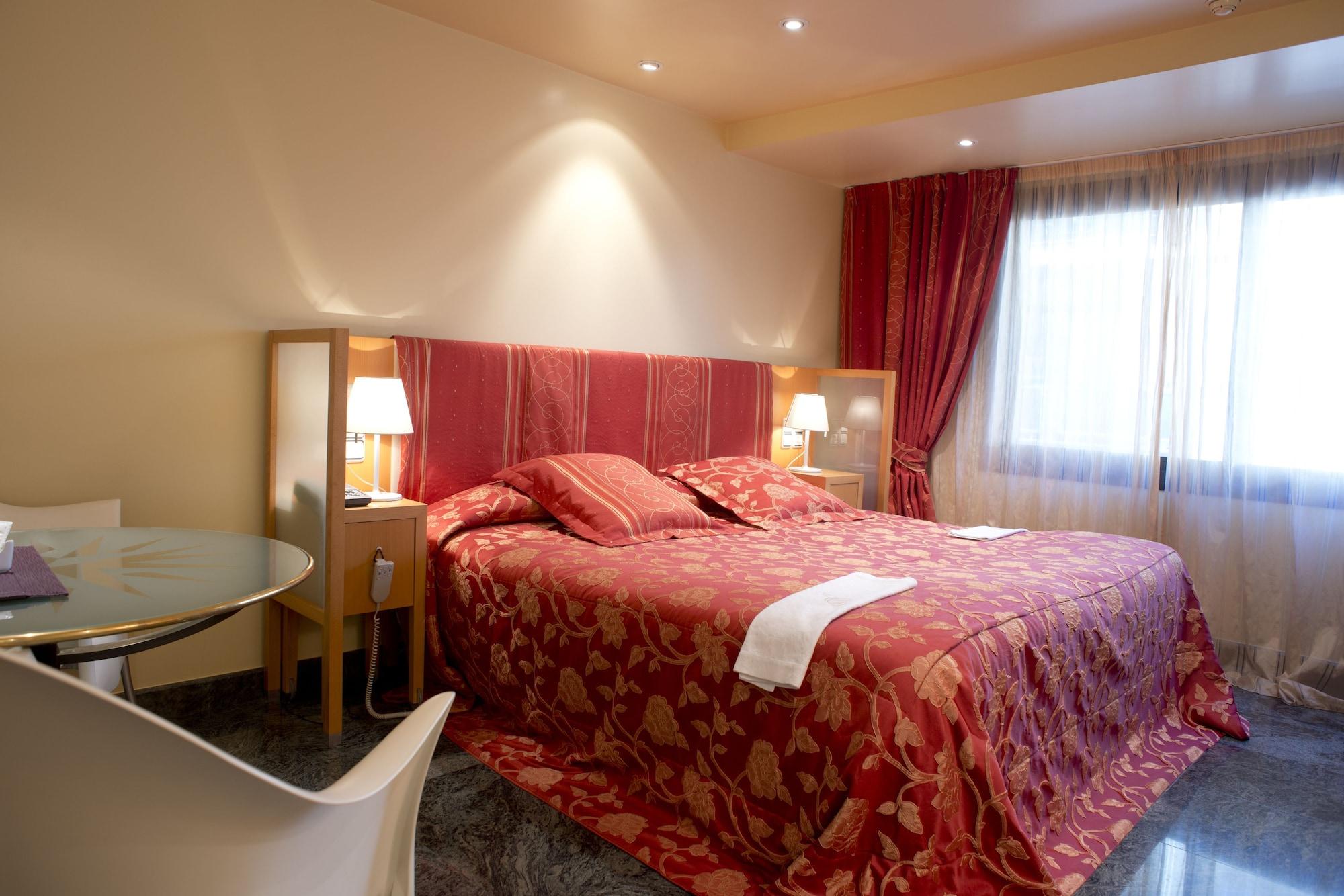 ア カサ カヌット ホテル ガストロノミック Les Escaldes エクステリア 写真 A bedroom at the hotel