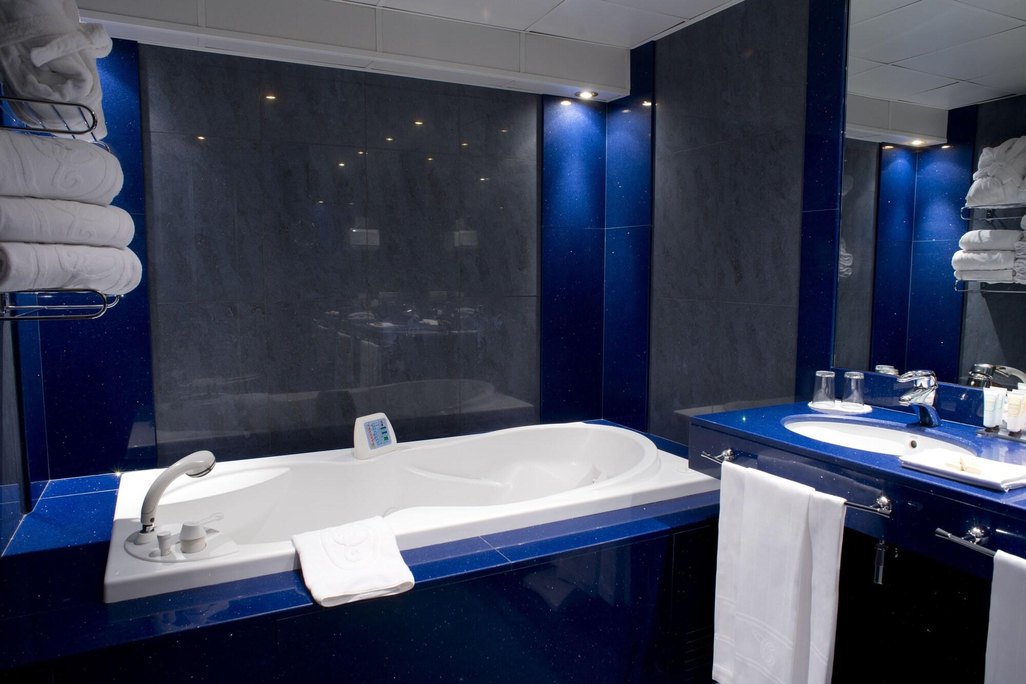ア カサ カヌット ホテル ガストロノミック Les Escaldes エクステリア 写真 Bathroom