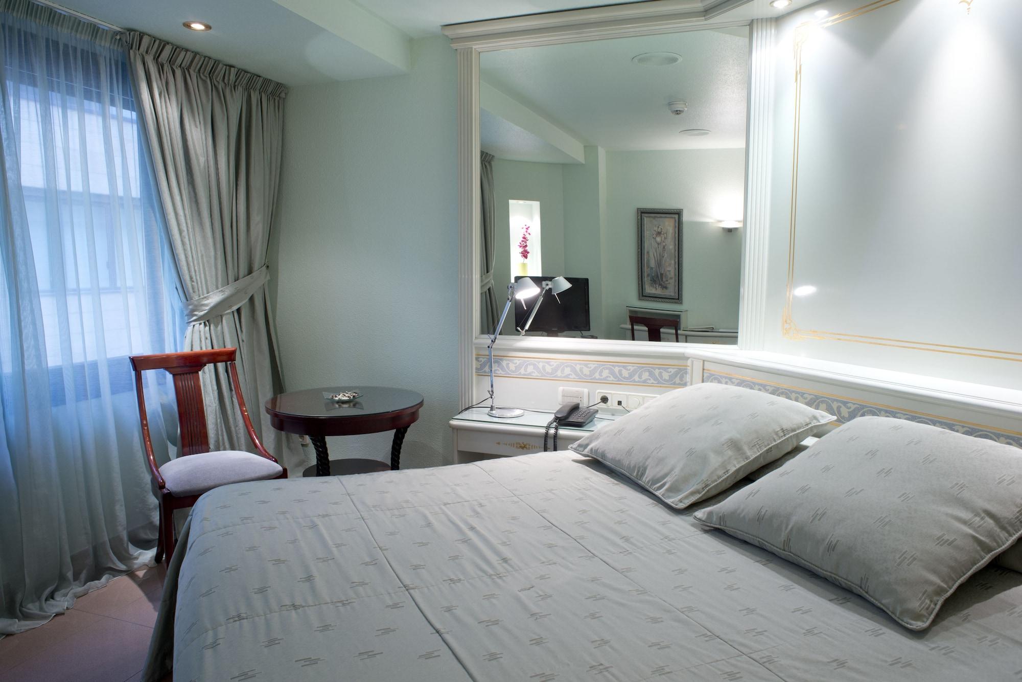 ア カサ カヌット ホテル ガストロノミック Les Escaldes エクステリア 写真 A room at the hotel