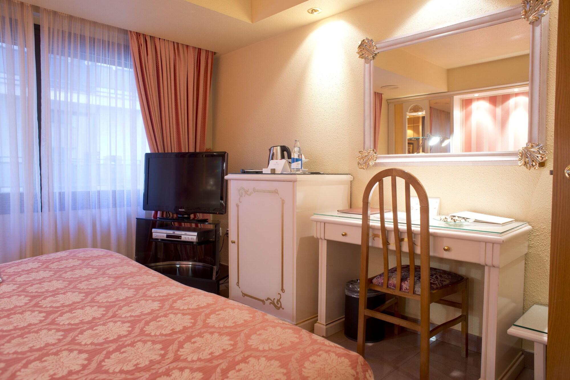 ア カサ カヌット ホテル ガストロノミック Les Escaldes エクステリア 写真 A room at the hotel