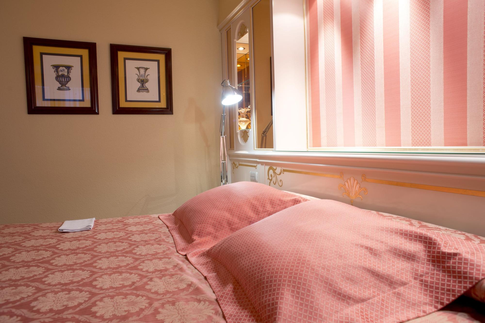 ア カサ カヌット ホテル ガストロノミック Les Escaldes エクステリア 写真 A room at the hotel