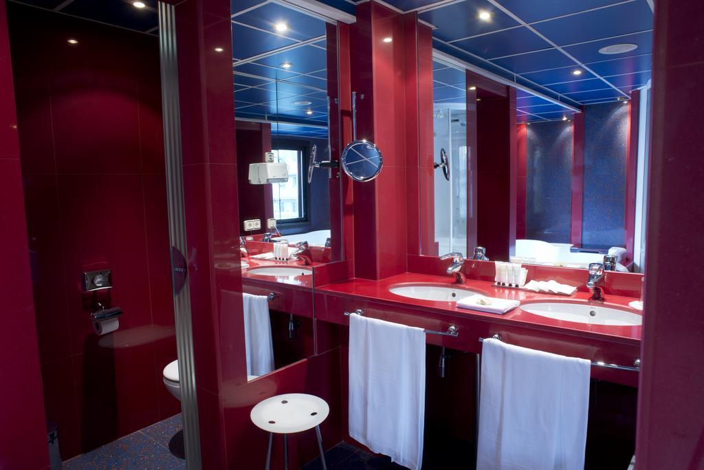 ア カサ カヌット ホテル ガストロノミック Les Escaldes エクステリア 写真 Bathroom
