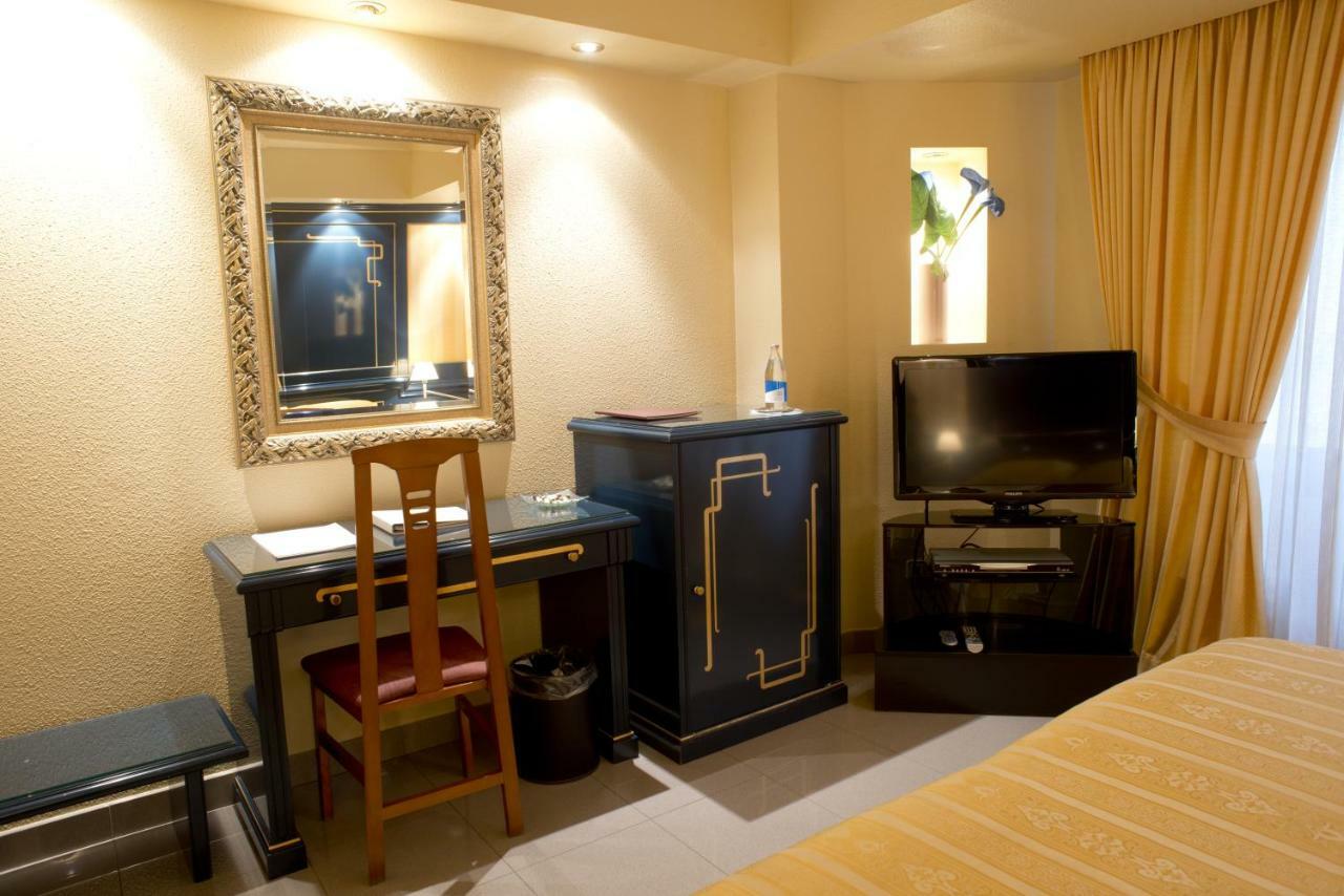 ア カサ カヌット ホテル ガストロノミック Les Escaldes エクステリア 写真 A room at the hotel