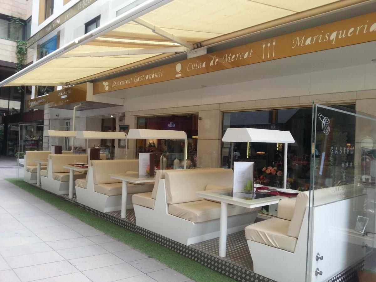ア カサ カヌット ホテル ガストロノミック Les Escaldes エクステリア 写真 A café in the station